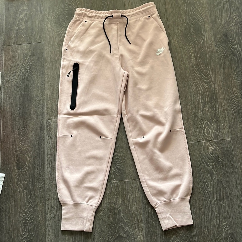 Women Nike Tech Fleece